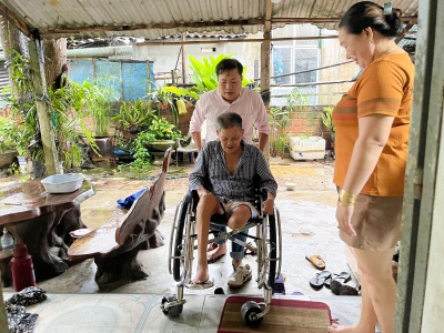 Hơn 55 người khuyết tật tại Gia Lai nhận dụng cụ trợ giúp